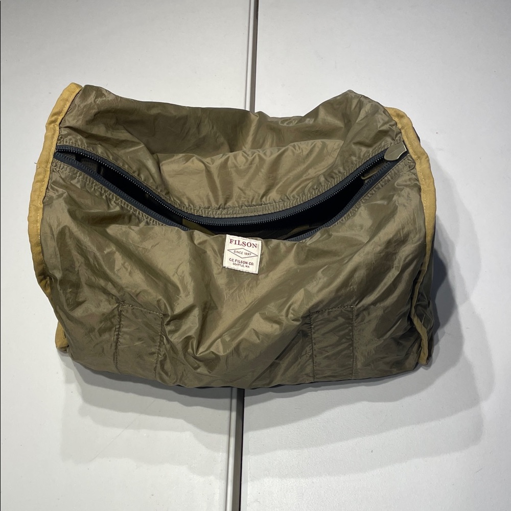 Filson Dry Tin Cloth Duffel Rare American-Made size Small, lightweight. - Picture 7 of 10